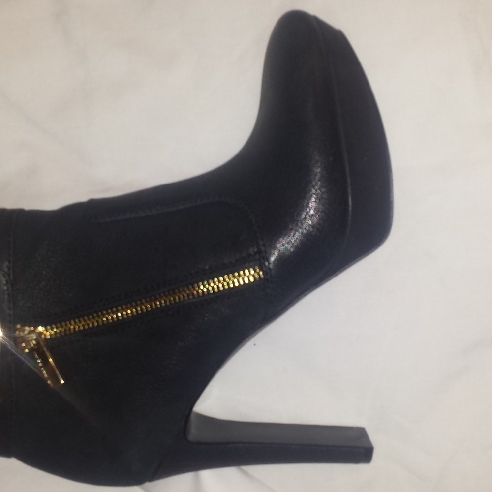 Vince Camuto heeled ankle booties